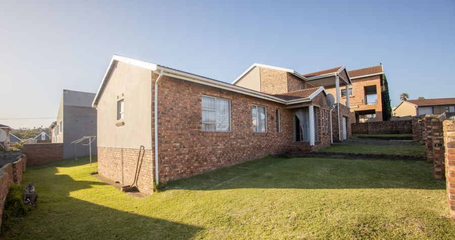 4 Bedroom Property for Sale in Sunnyridge Eastern Cape